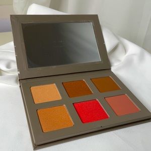 Iconic London make up palette